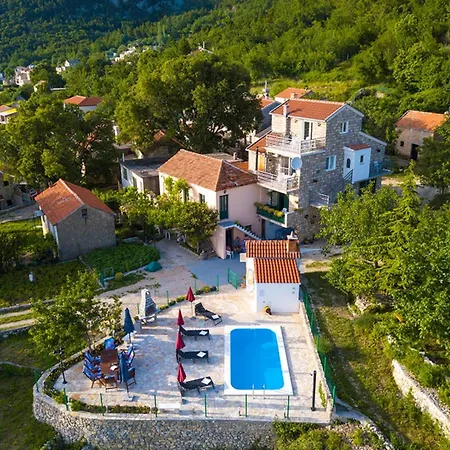 Roza Dalmatian Escape Tučepi